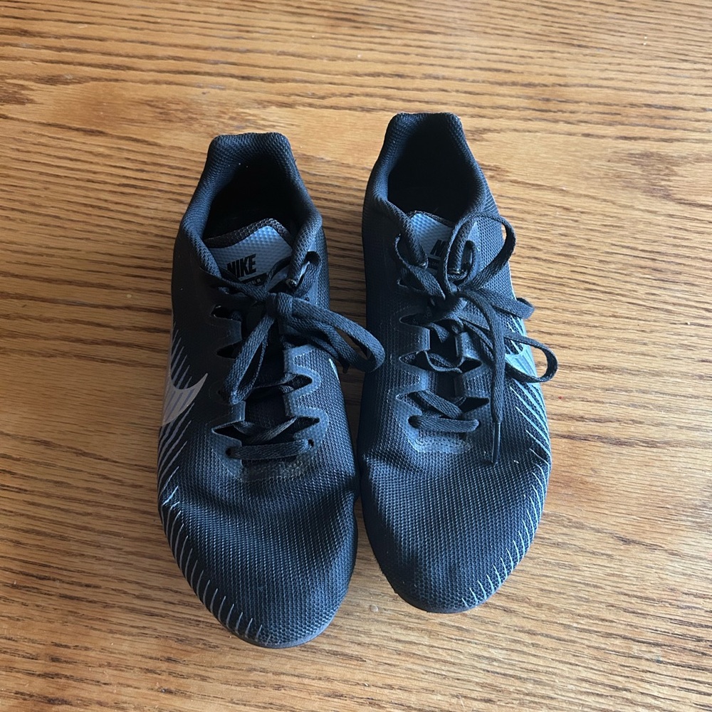 Track shoes